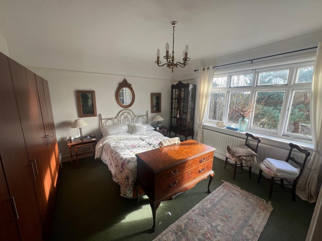 Lot: 83 - DETACHED HOUSE FOR IMPROVEMENT - Double bedroom